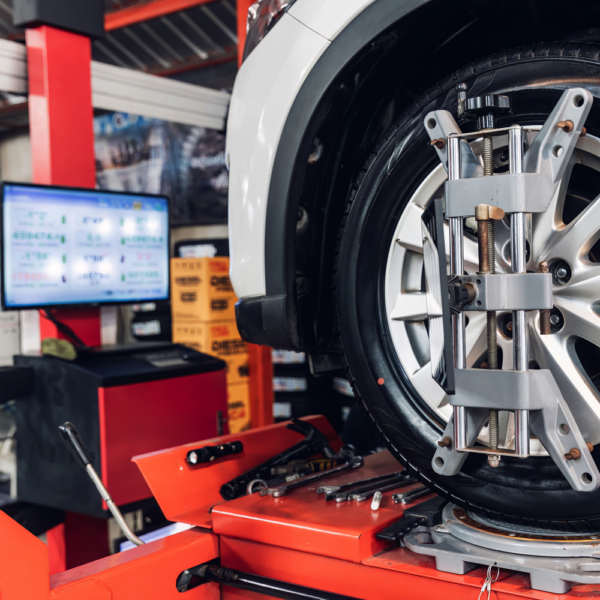 Quais são os tipos de regulagens para o alinhamento do carro