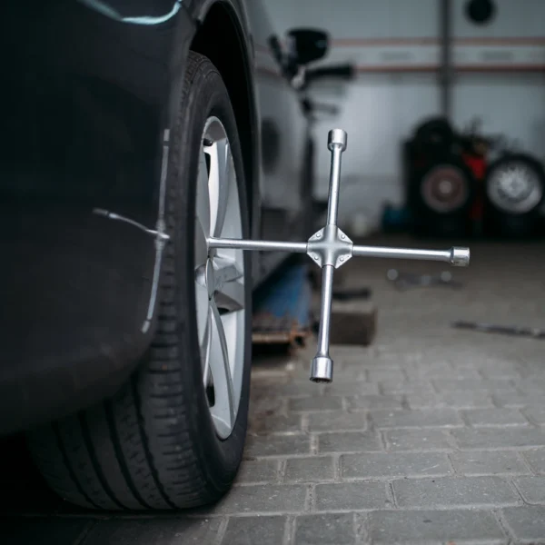 Não force os parafusos na troca do pneu