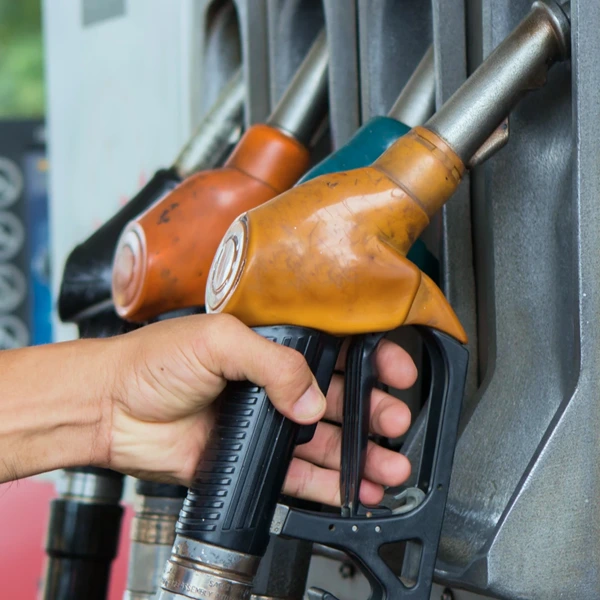 O que fazer ao abastecer com combustível adulterado